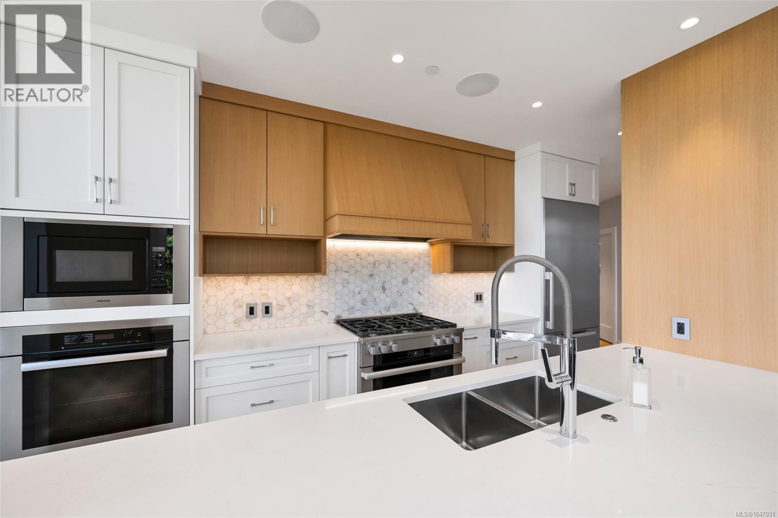 103 5388 Hill Rise Terr, Saanich