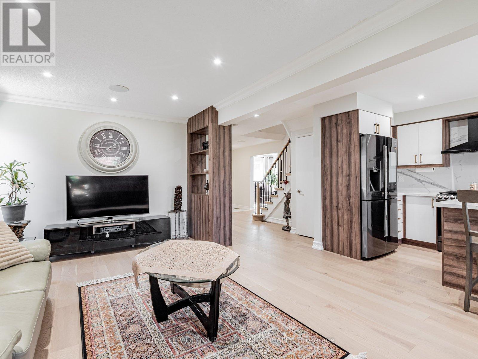 5 MANDEL CRESCENT - 16