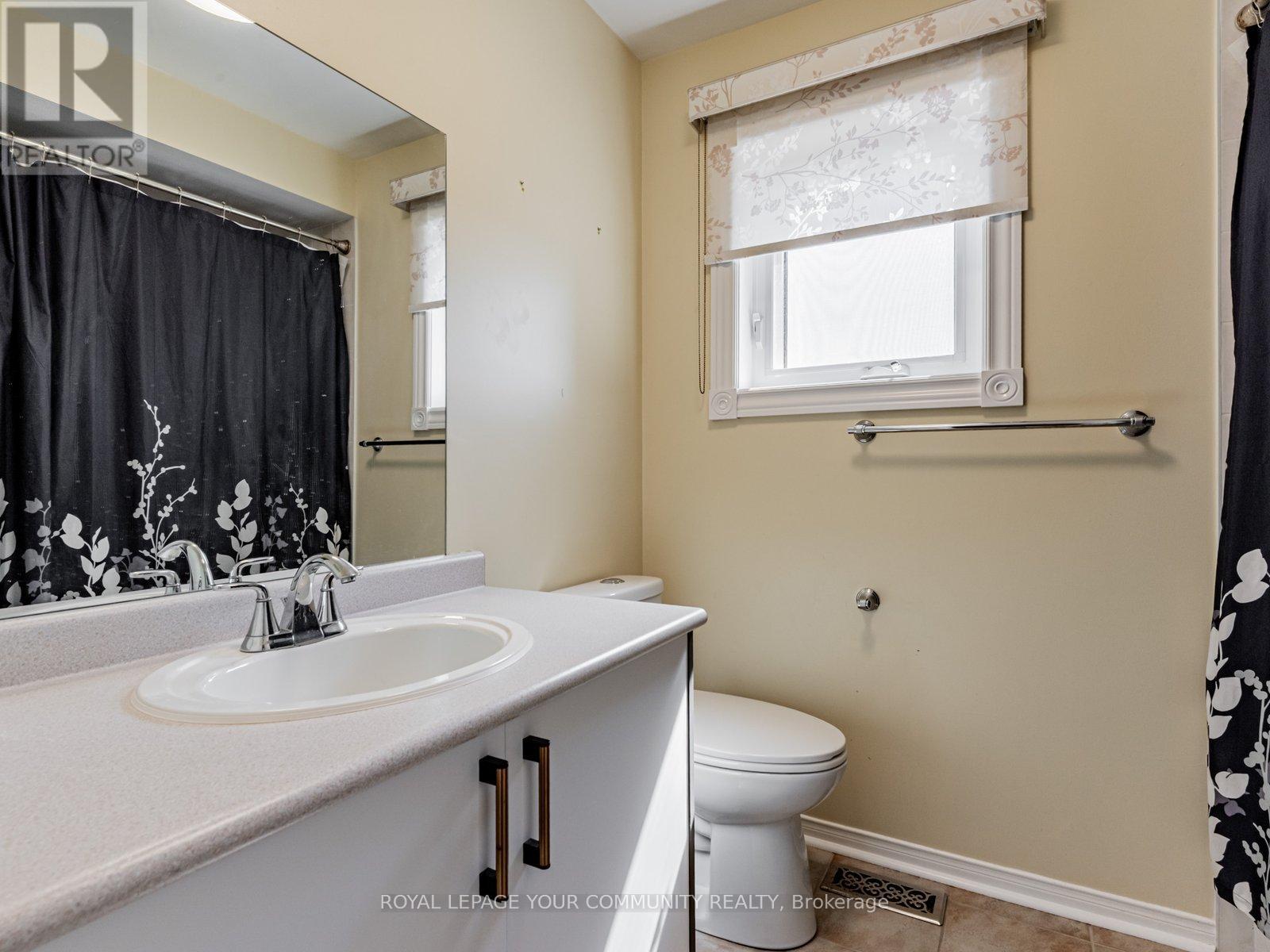 5 MANDEL CRESCENT - 28