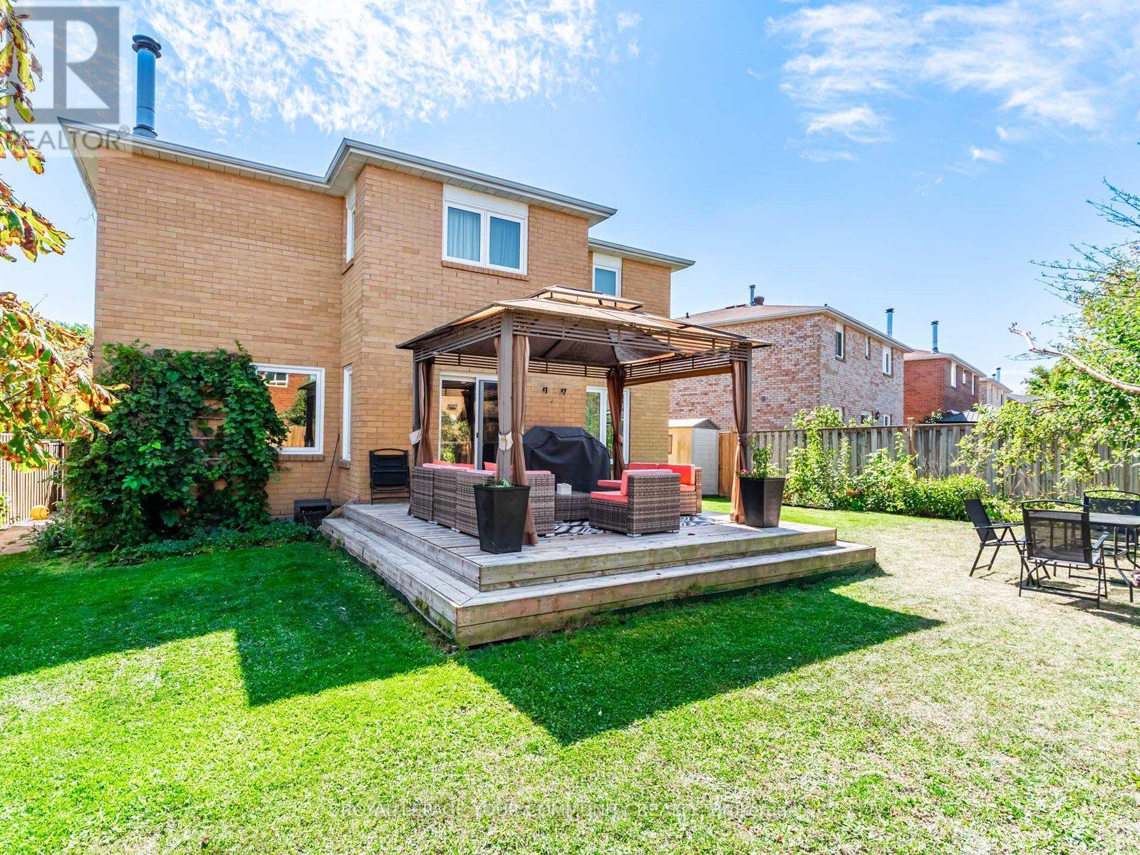 5 MANDEL CRESCENT - 33