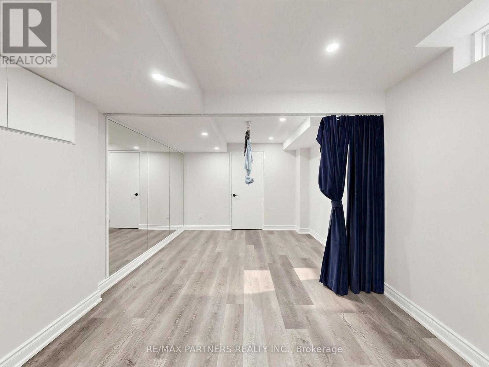 21 RUSSELL HILL ROAD - Image 34
