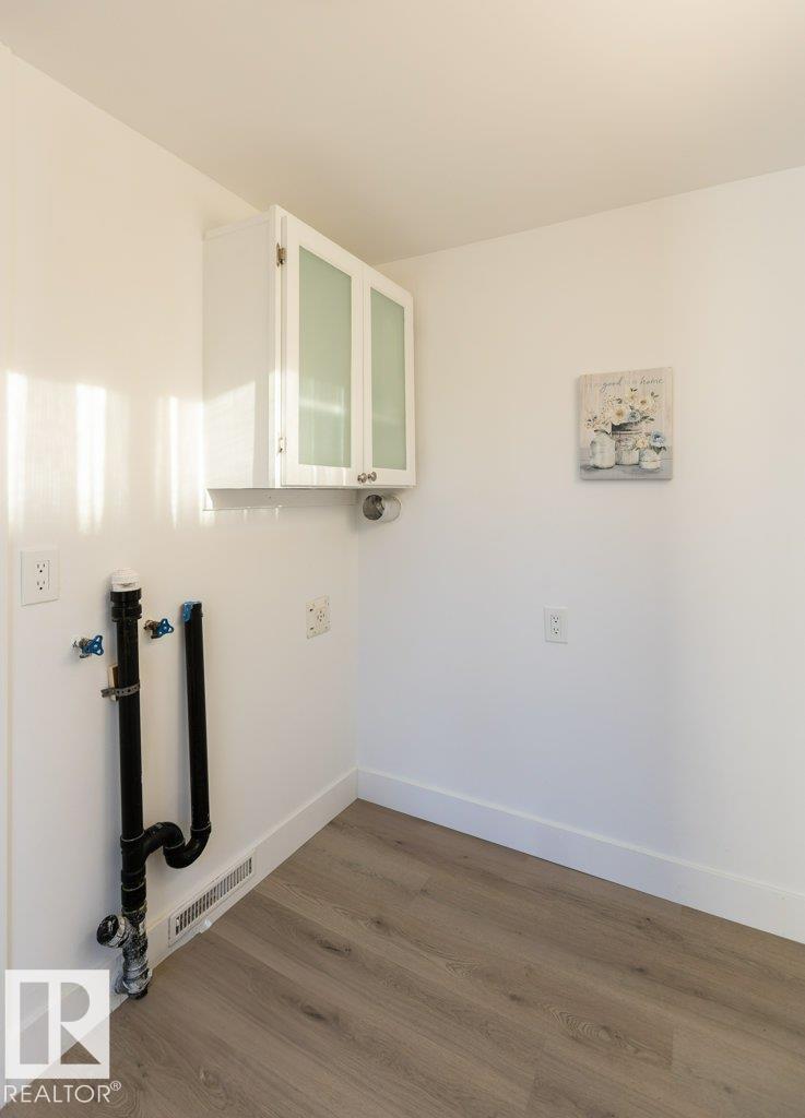 10123 104 ST - 29