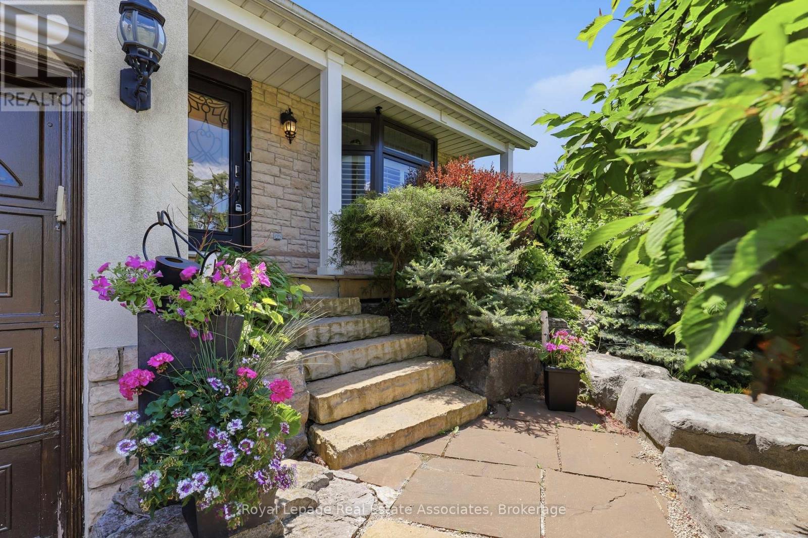 2580 HOMELANDS DRIVE - 1