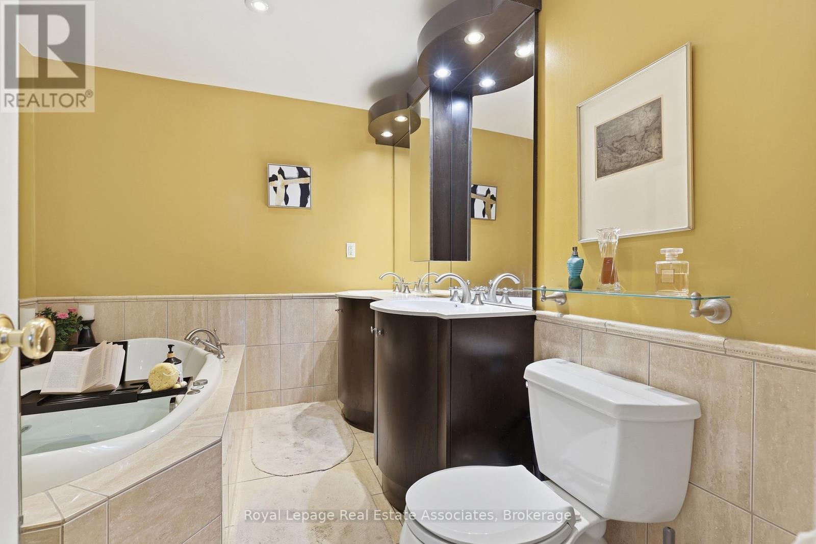 2580 HOMELANDS DRIVE - 18