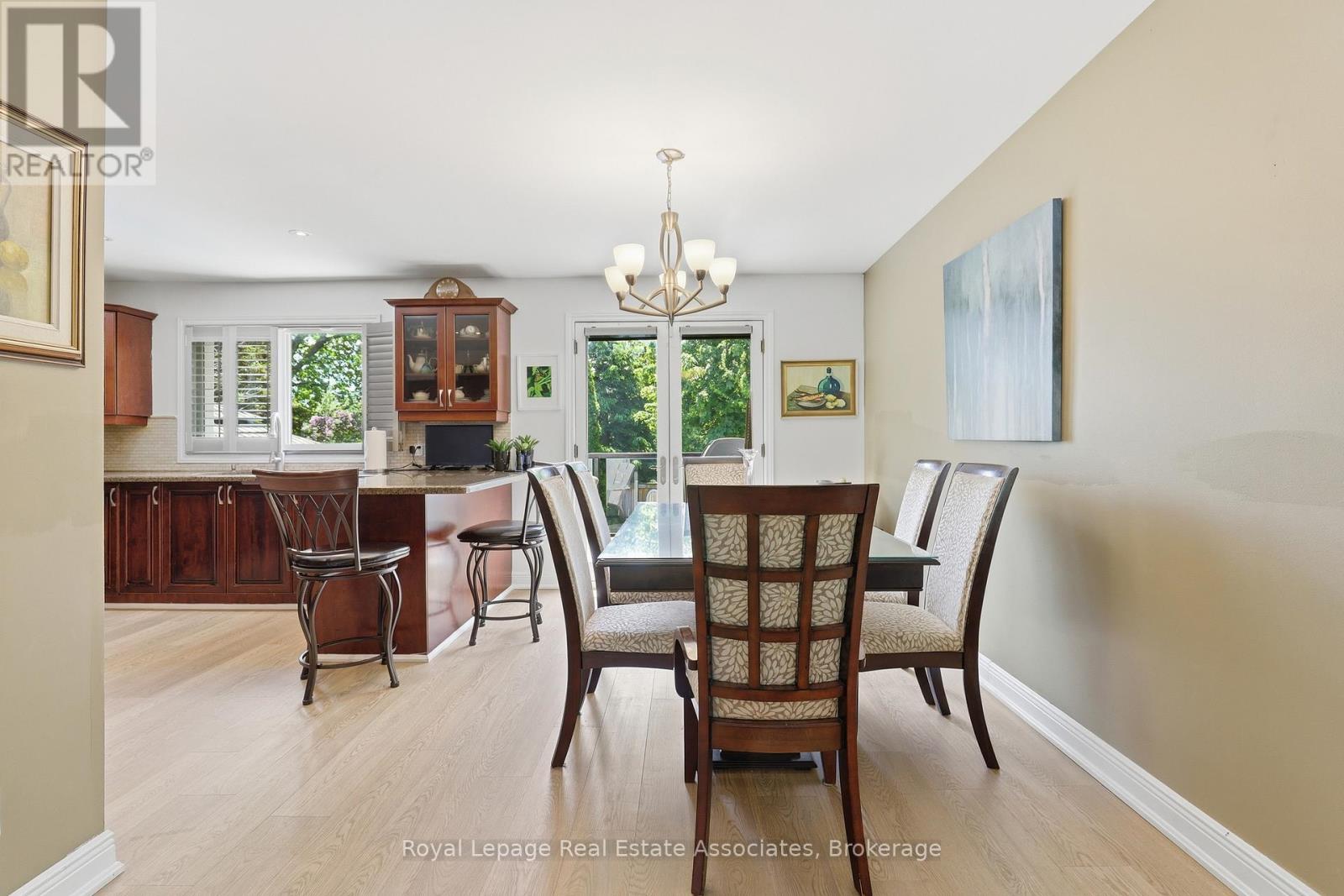 2580 HOMELANDS DRIVE - 9