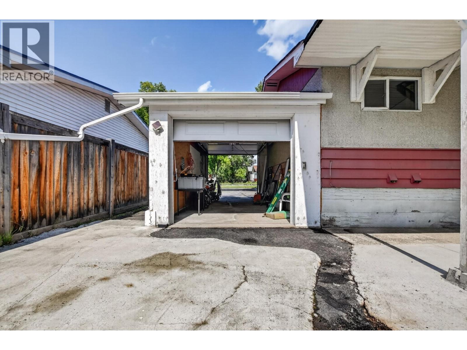 109 MCKENZIE AVENUE - 35