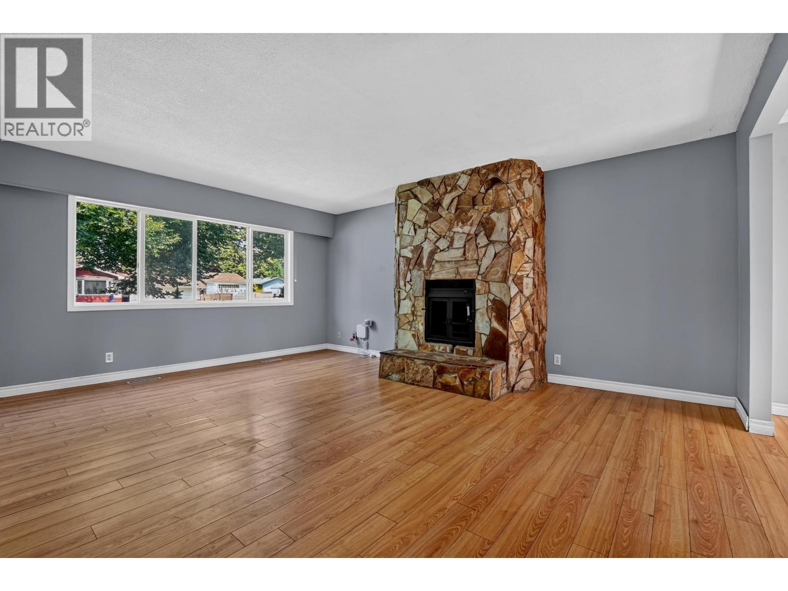 109 MCKENZIE AVENUE - 4