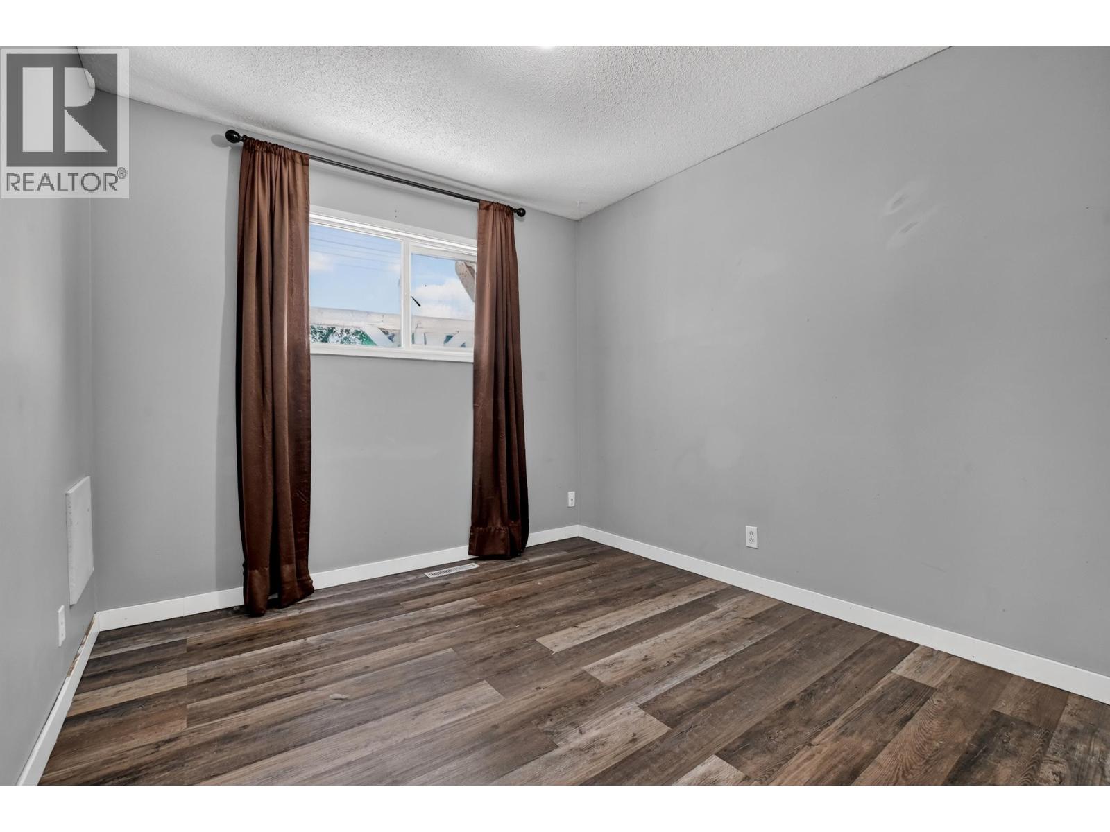 109 MCKENZIE AVENUE - 13