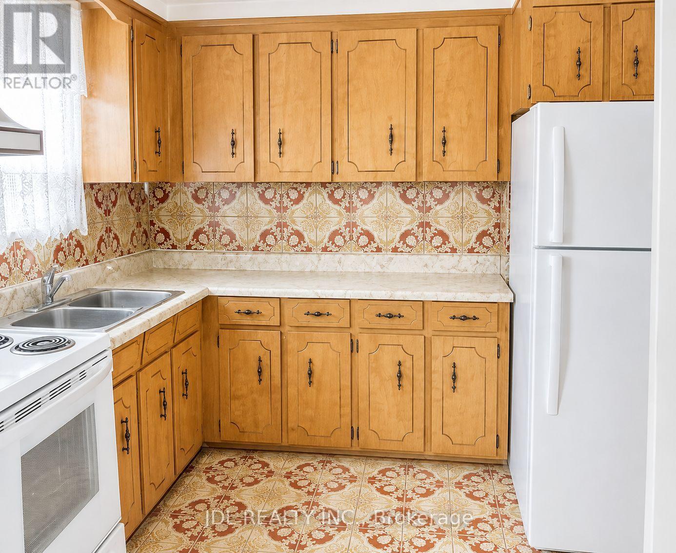 40 MONTANA AVENUE - Image 3