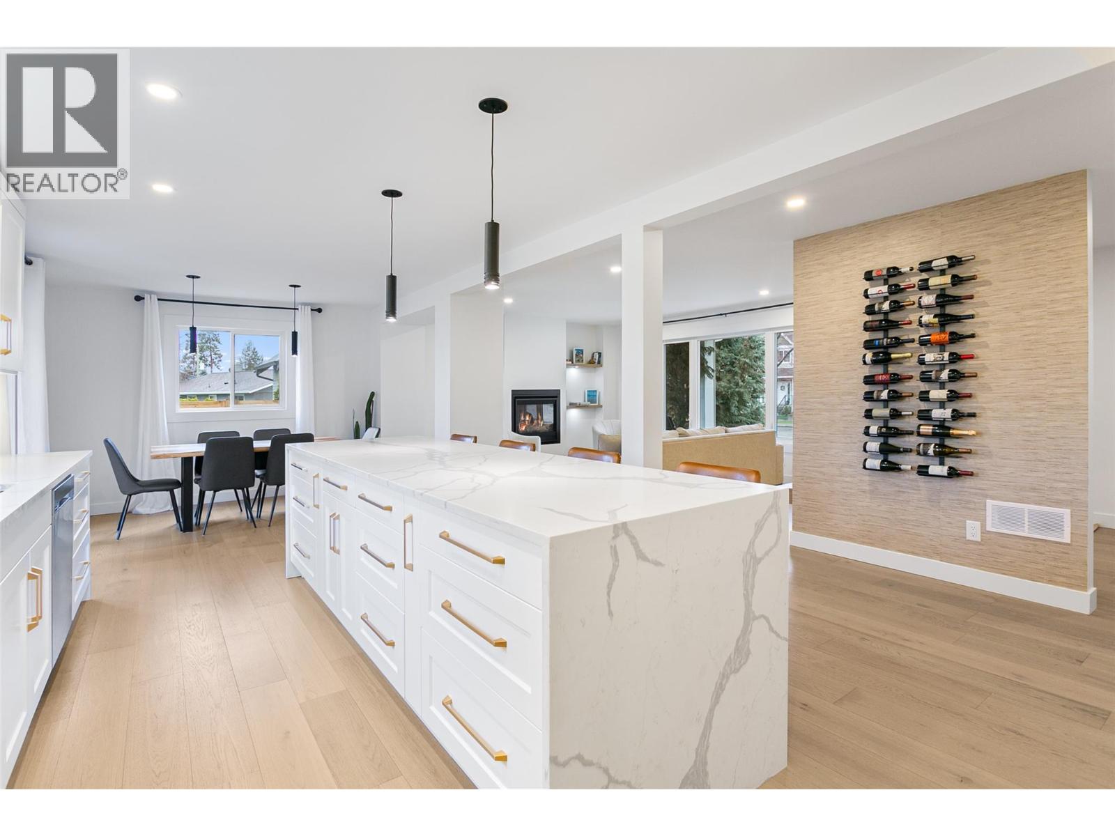 599 Sherwood Road - 17