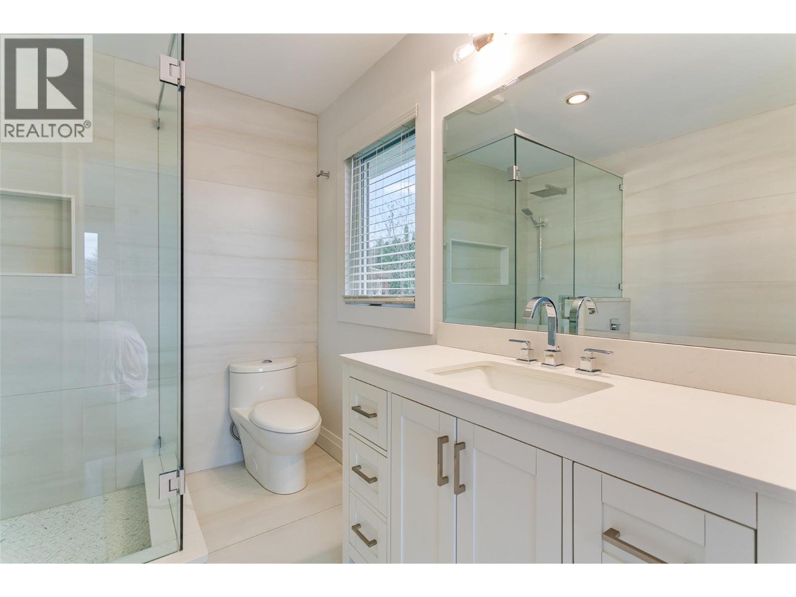 599 Sherwood Road - 35