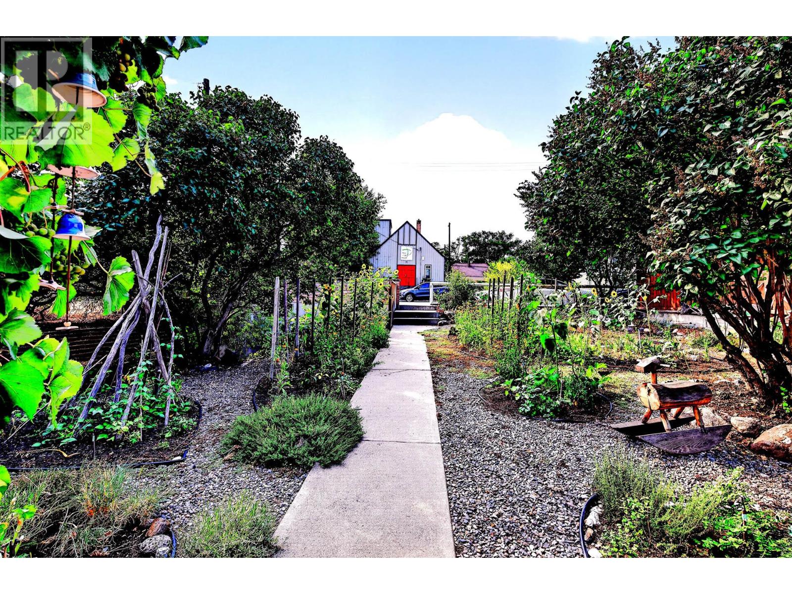632 Battle Street - 56