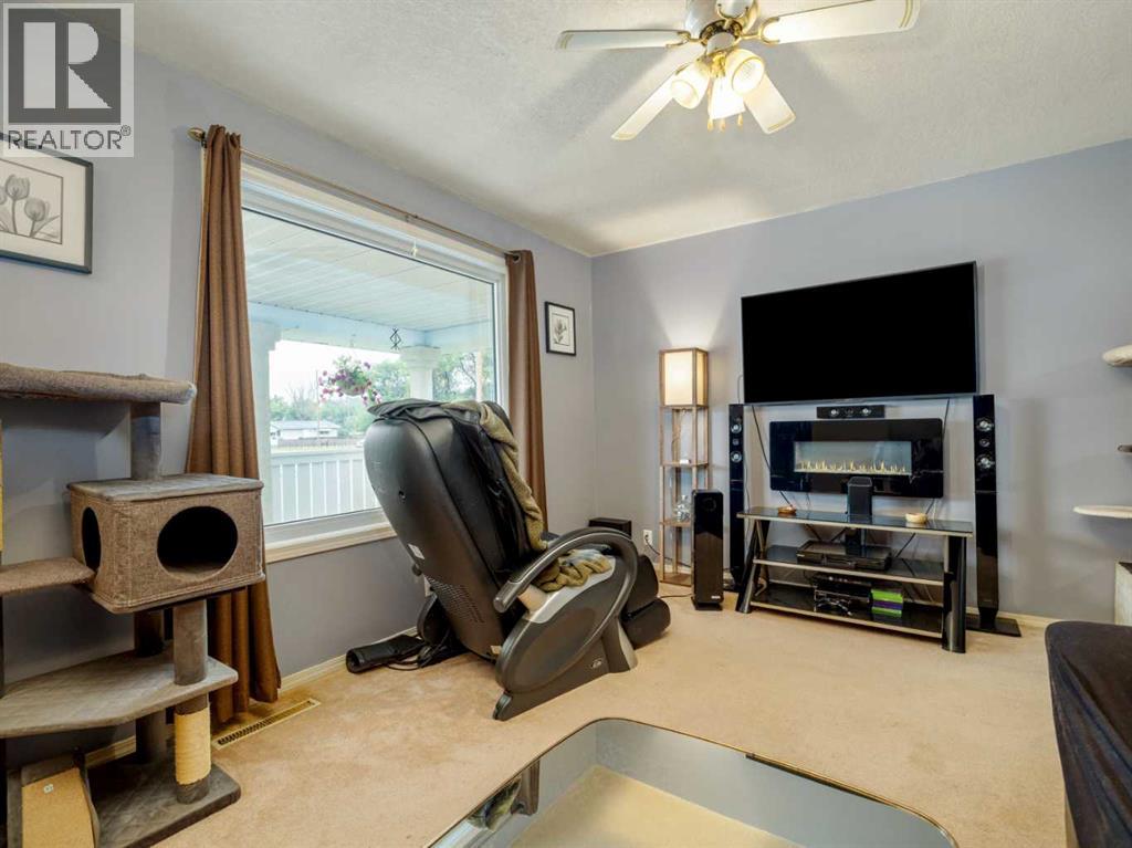 5723 54 St - Image 15