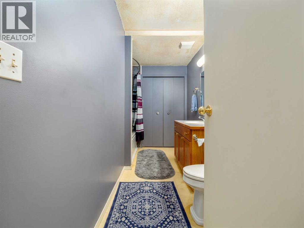 5723 54 St - Image 20