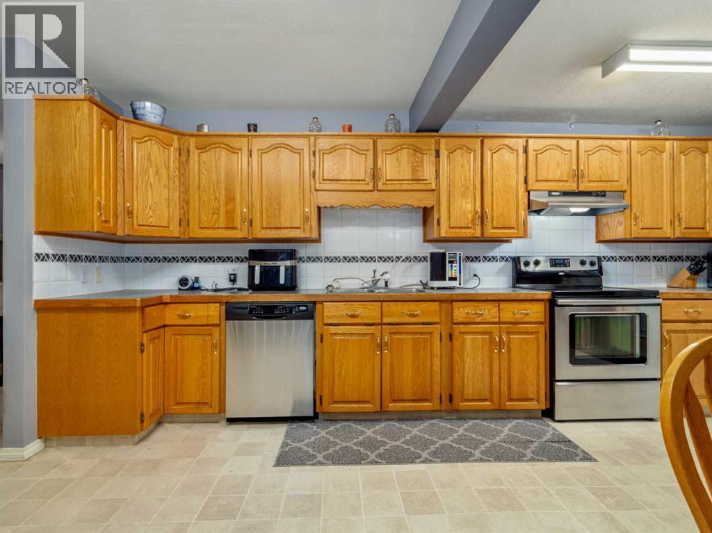 5723 54 St - Image 11