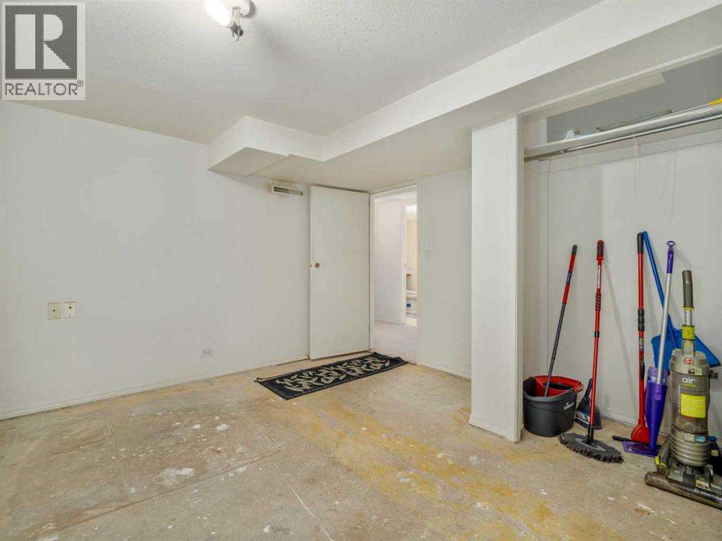 5723 54 St - Image 34