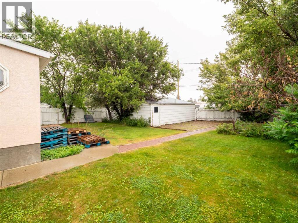 5723 54 St - Image 38