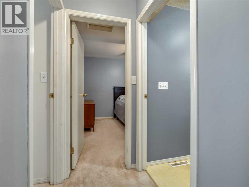 5723 54 St - Image 17