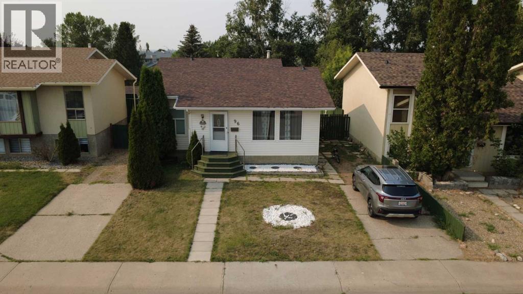 96 Simpson Crescent SE - 1