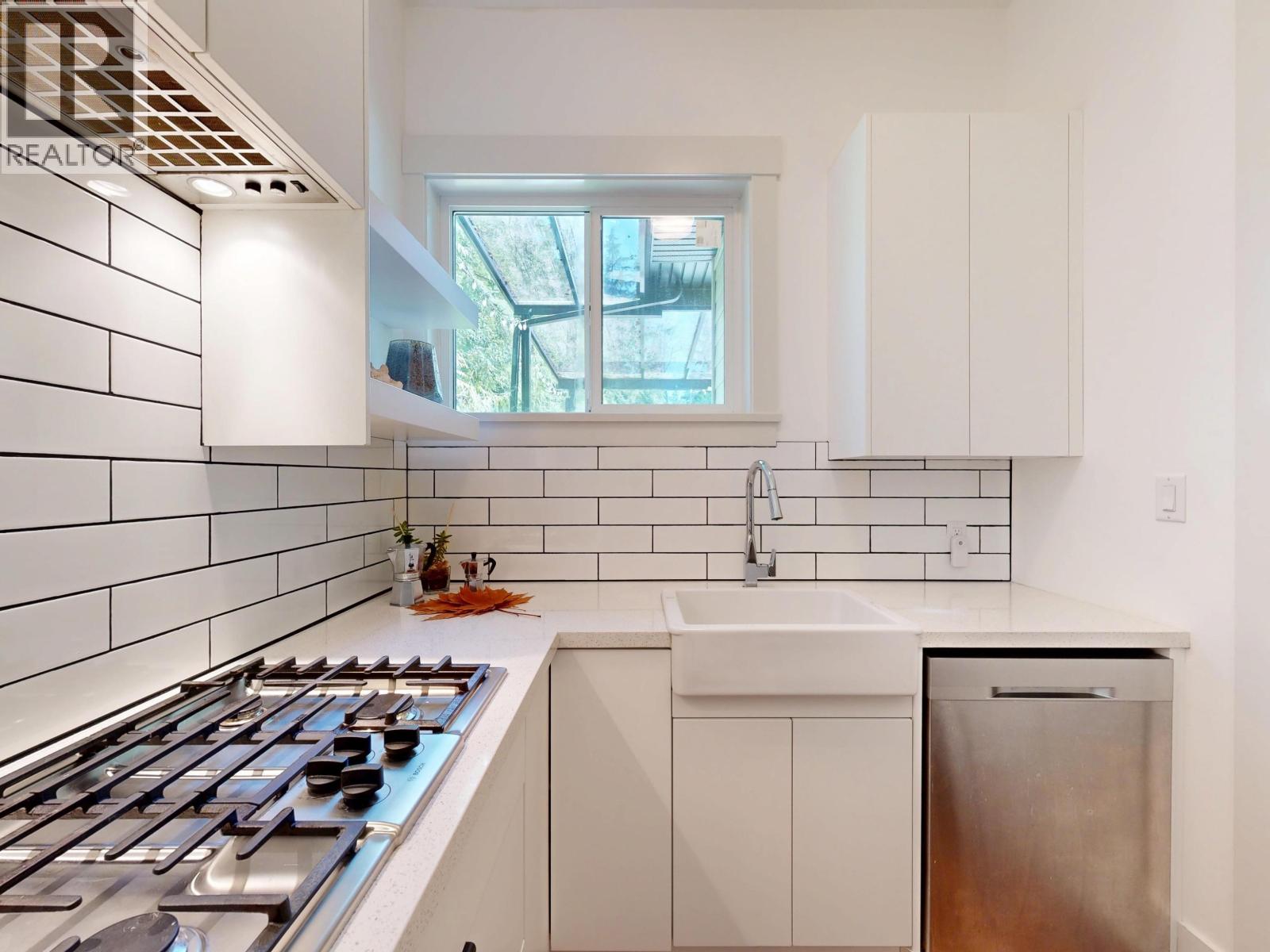 52 3295 SUNNYSIDE ROAD, Anmore
