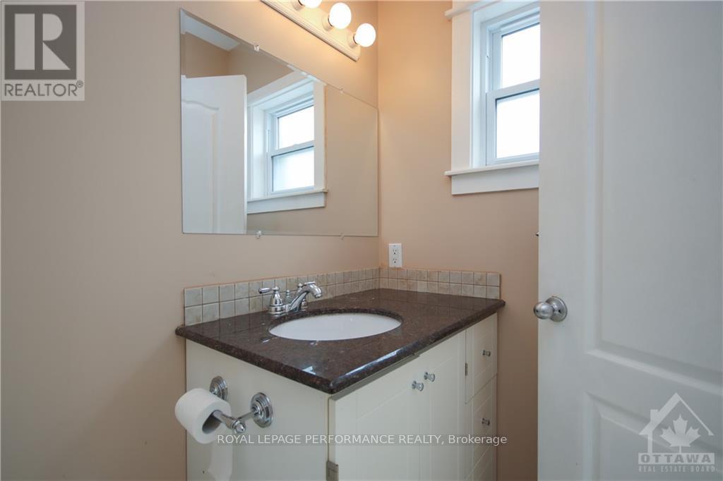 2 - 736 Cooper Street W