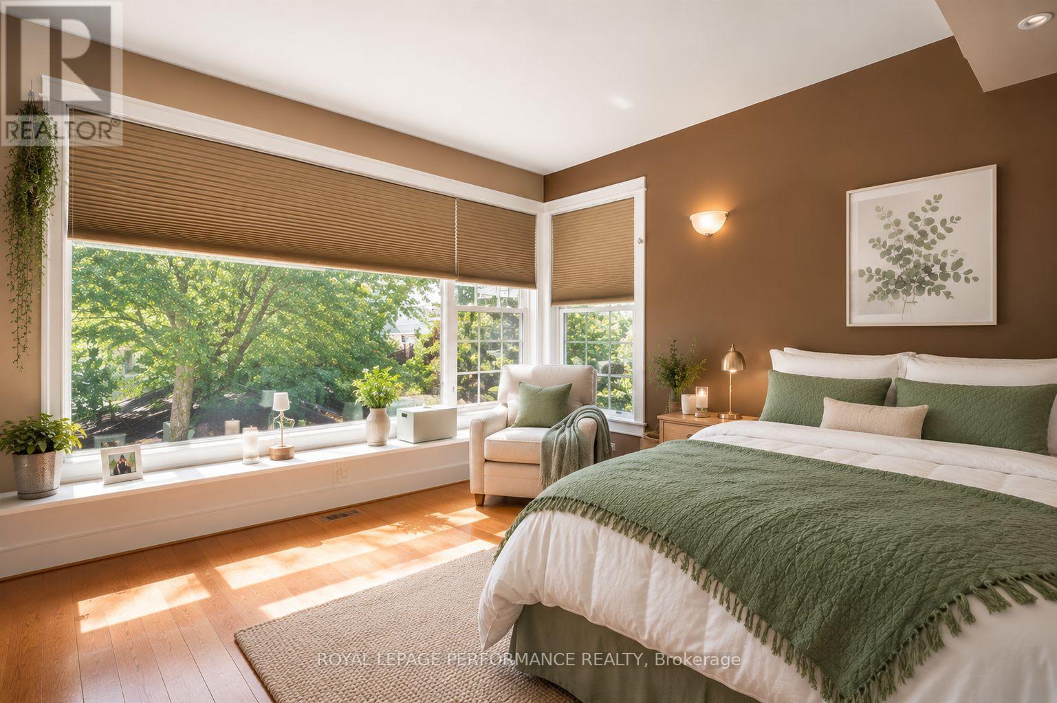 2 - 736 Cooper Street W