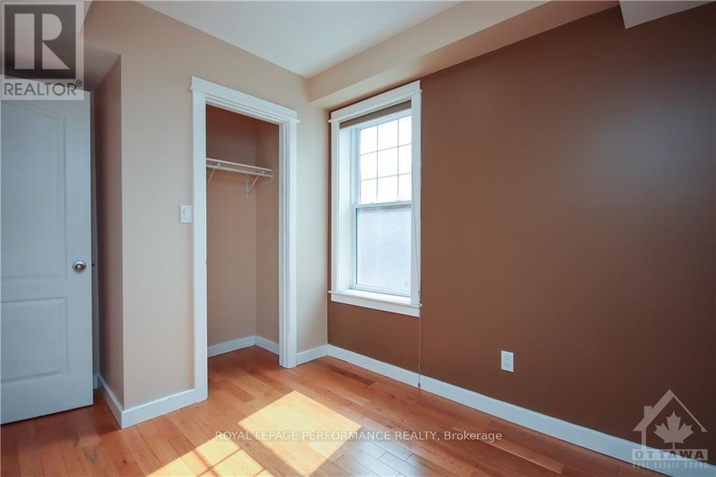 2 - 736 Cooper Street W