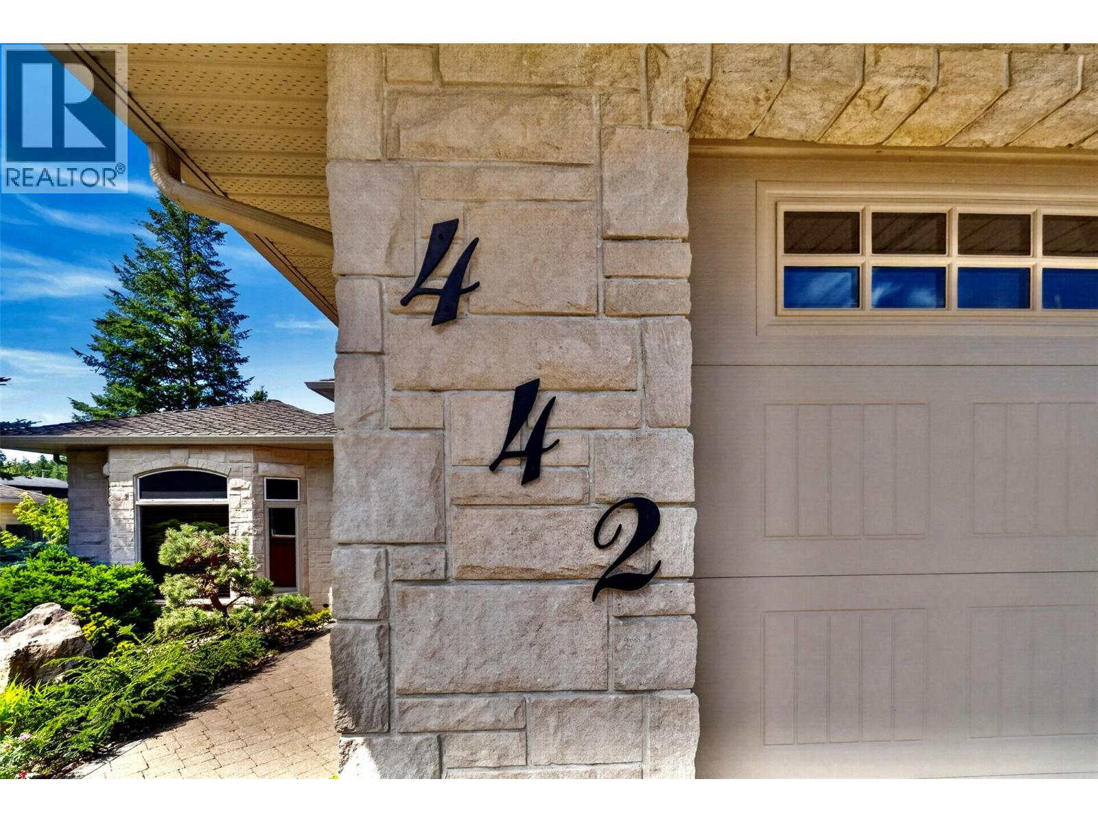 442 Cottonwood Avenue, Sicamous