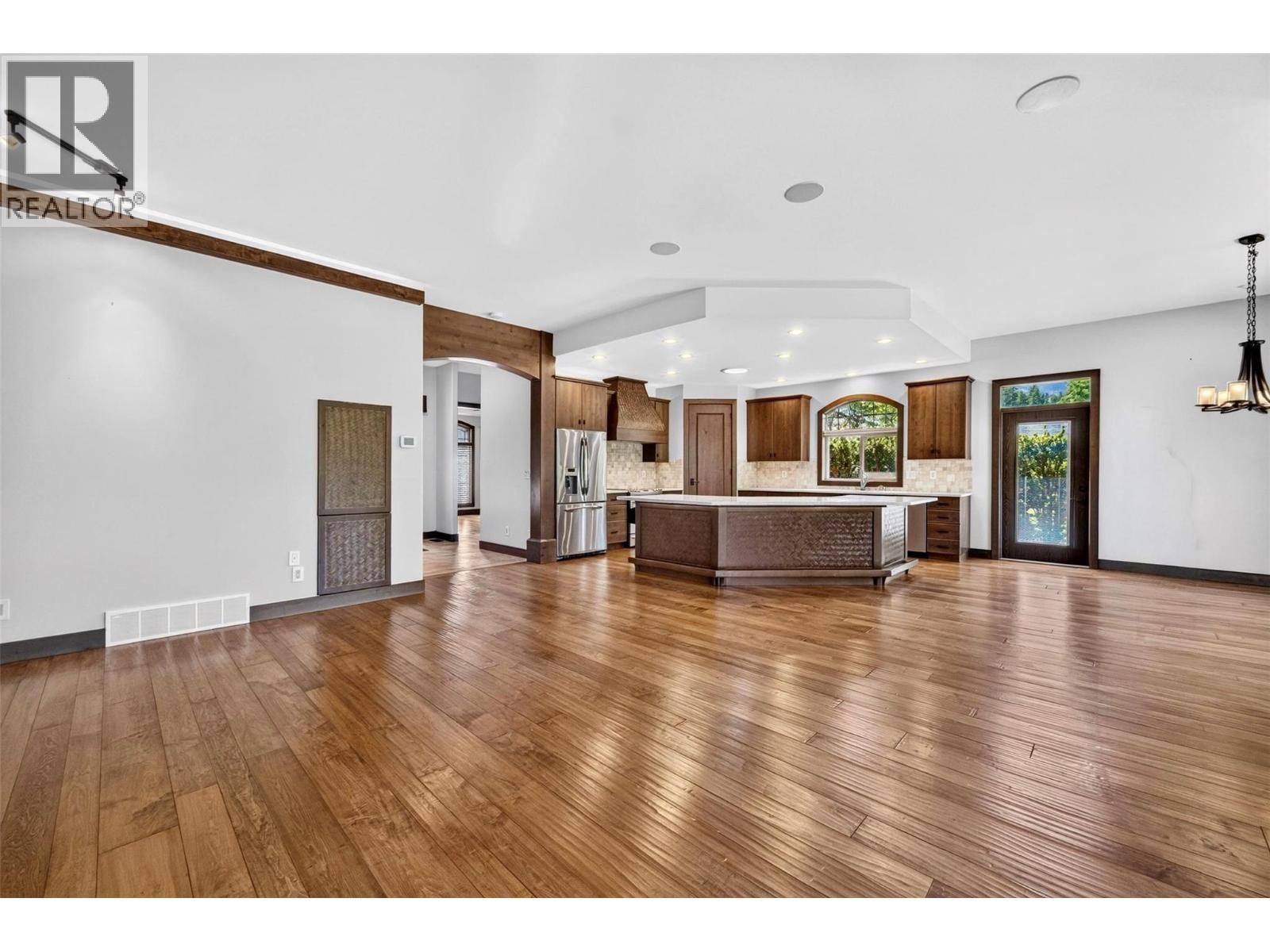 442 Cottonwood Avenue, Sicamous