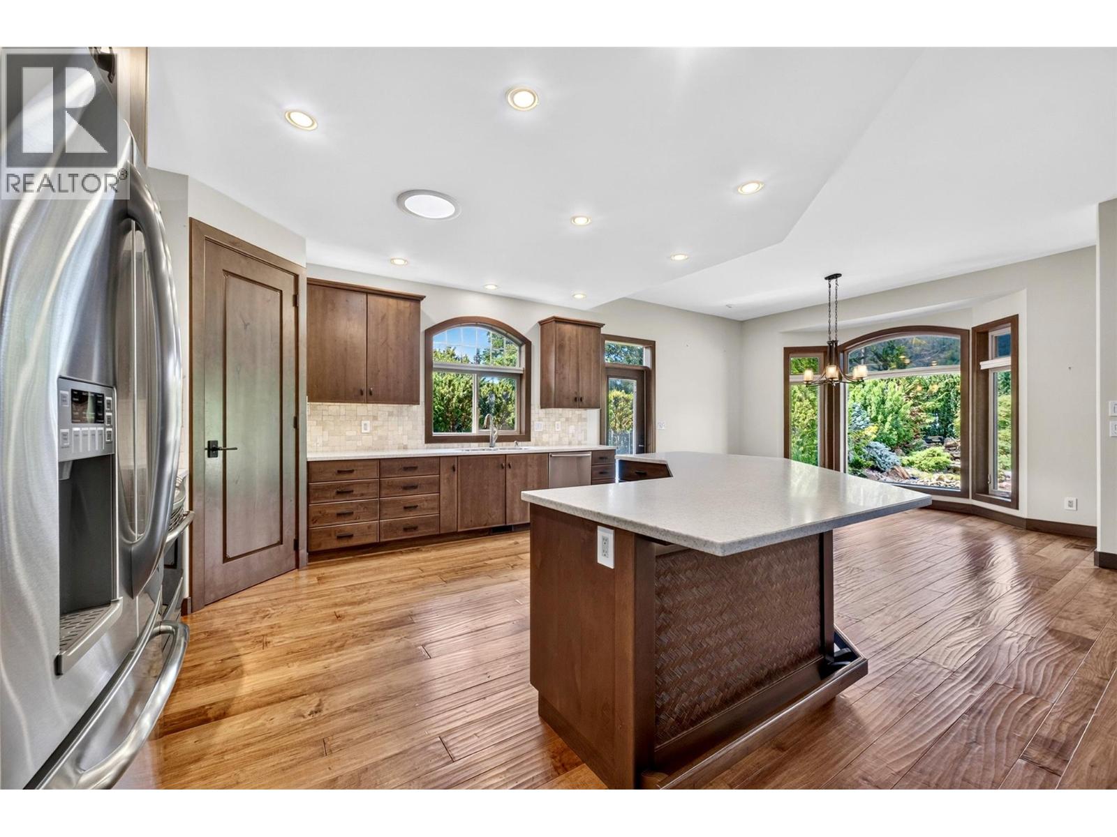 442 Cottonwood Avenue, Sicamous