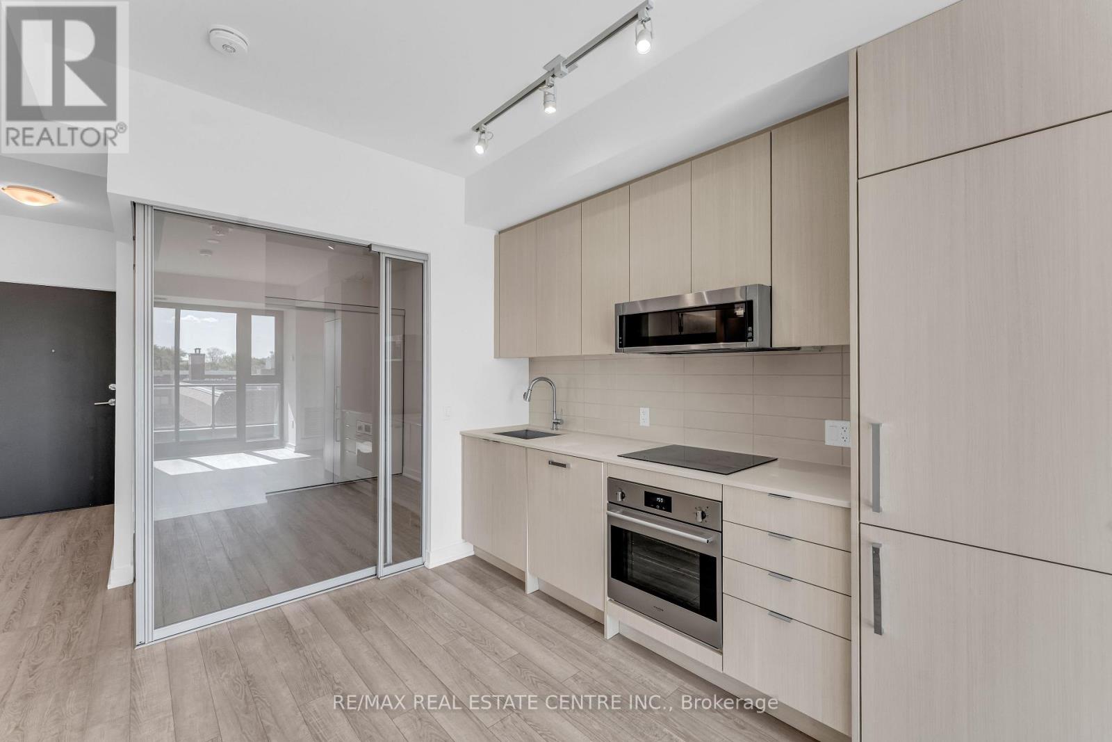 #422 250 LAWRENCE AVENUE W - 10