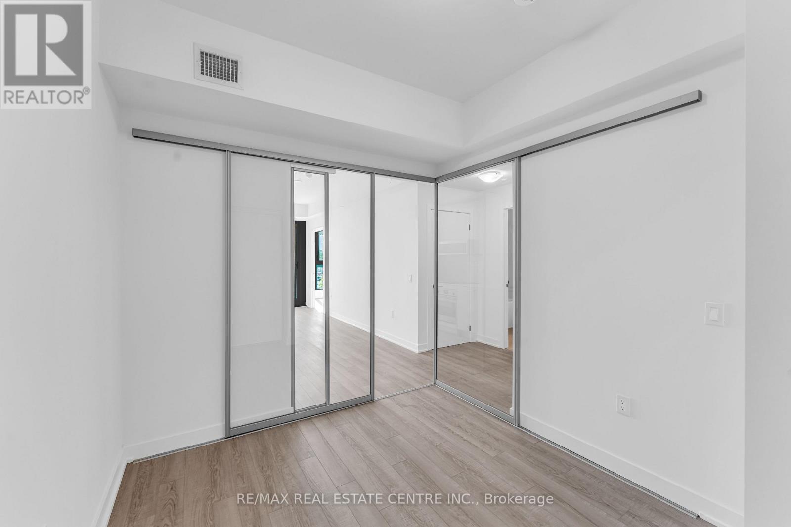 #422 250 LAWRENCE AVENUE W - 16