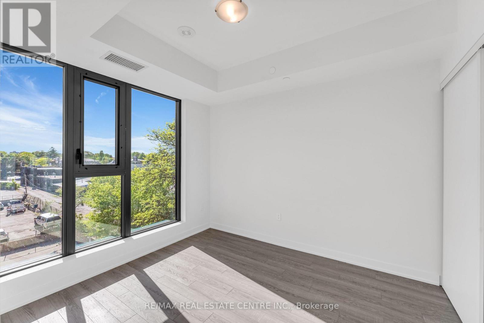 #422 250 LAWRENCE AVENUE W - 17