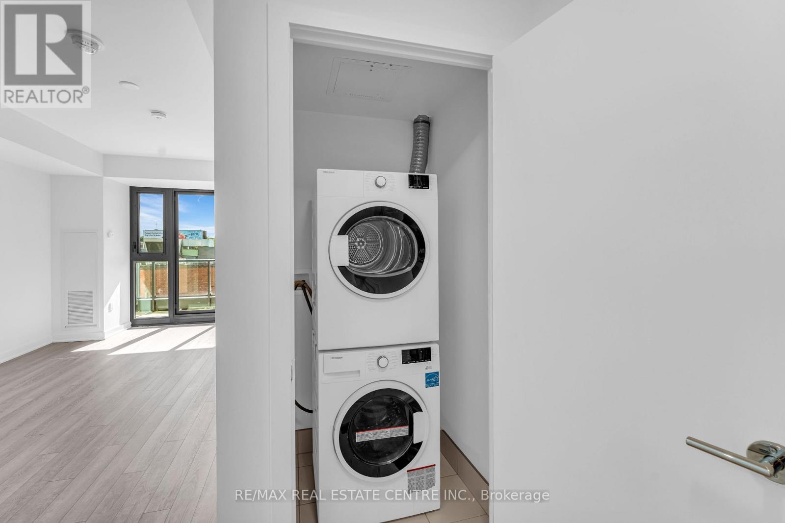 #422 250 LAWRENCE AVENUE W - 7
