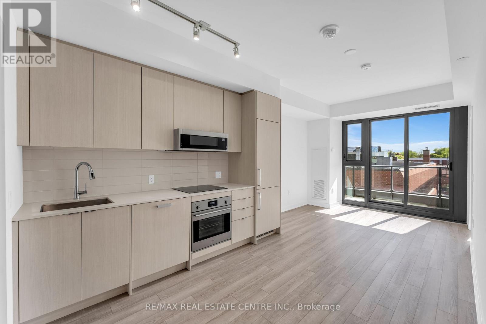 #422 250 LAWRENCE AVENUE W - 8