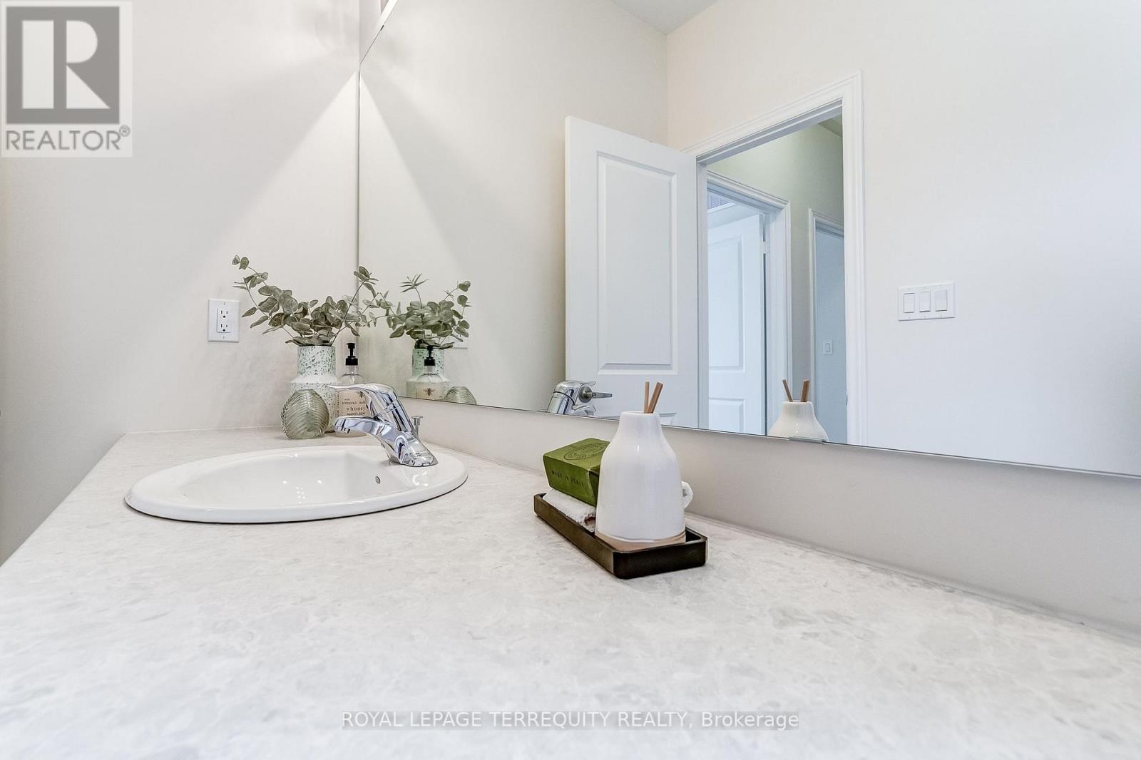 1218 ELIZABETH MACKENZIE TRAIL - 29