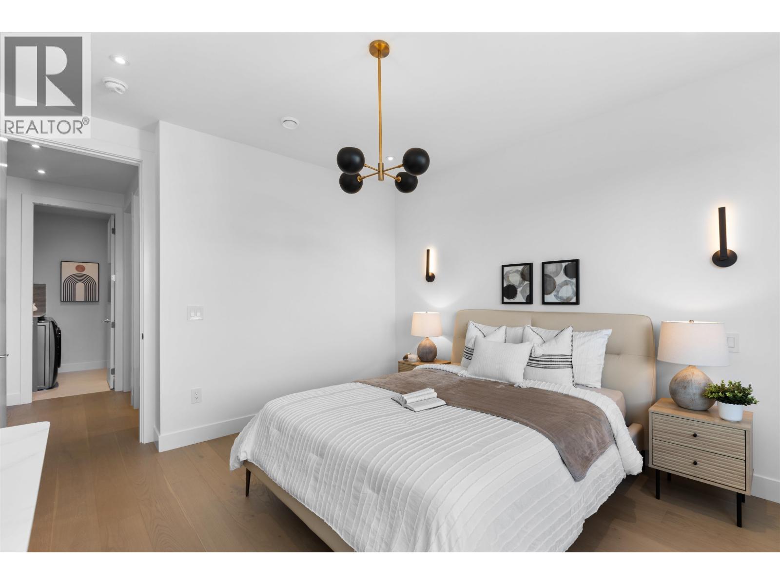 2 6682 NAPIER STREET, Burnaby