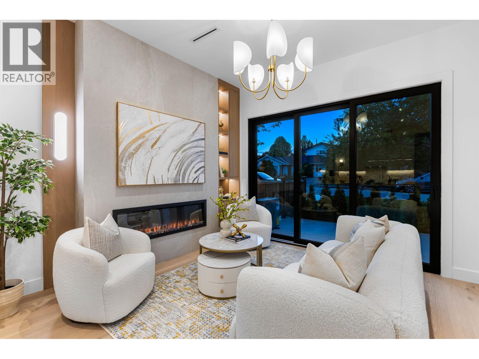 2 6682 NAPIER STREET, Burnaby