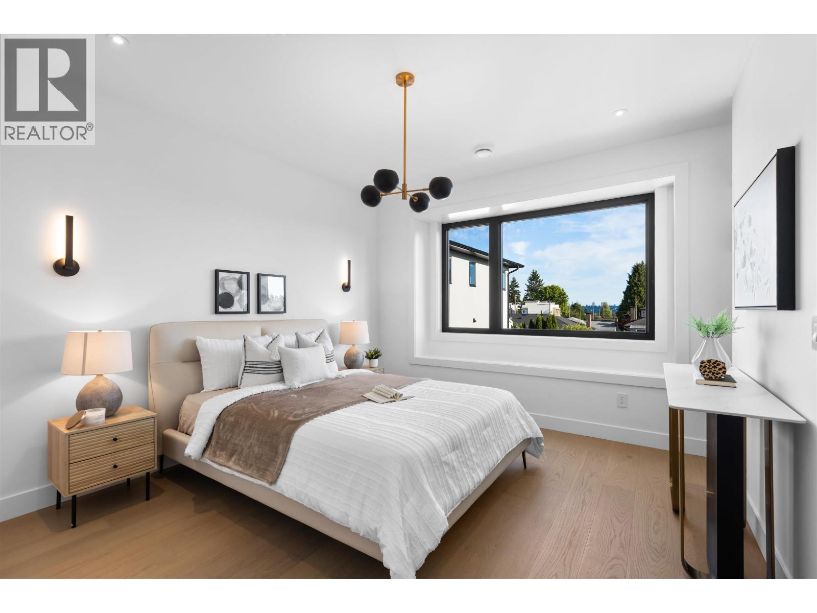 3 6682 NAPIER STREET, Burnaby