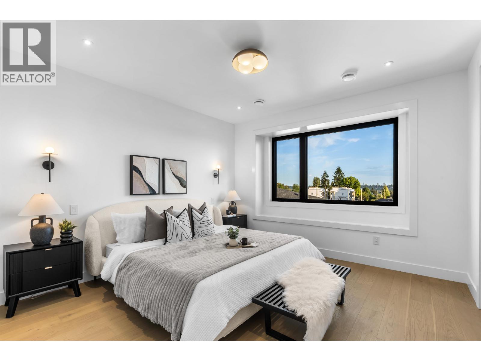 3 6682 NAPIER STREET, Burnaby