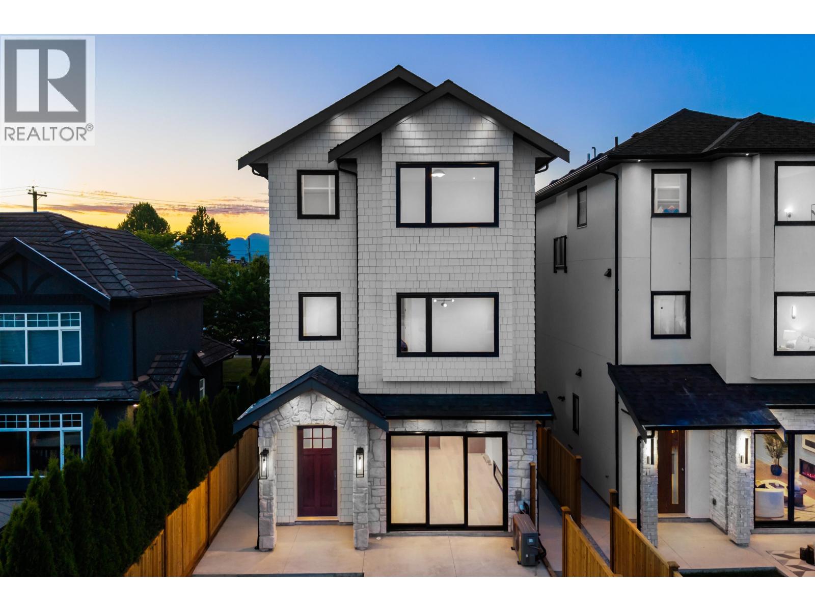 Property for sale at 4 6682 NAPIER STREET