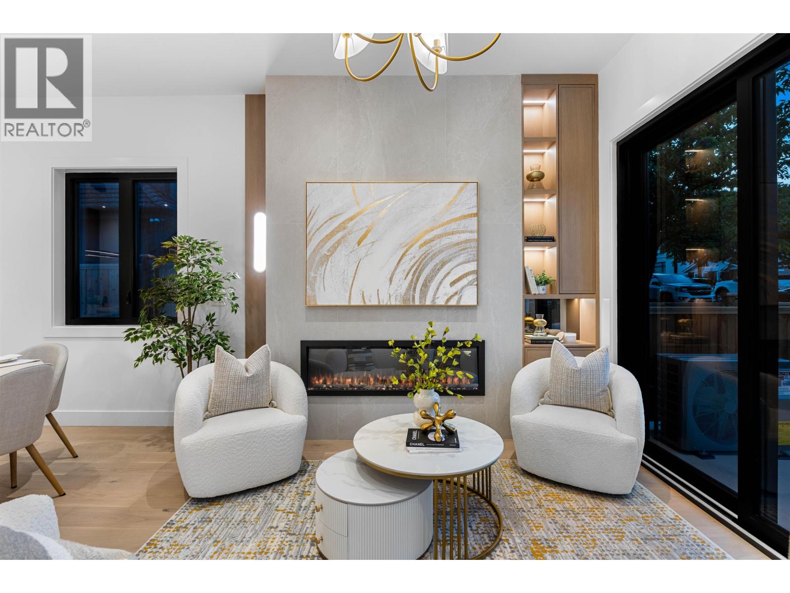 4 6682 NAPIER STREET, Burnaby