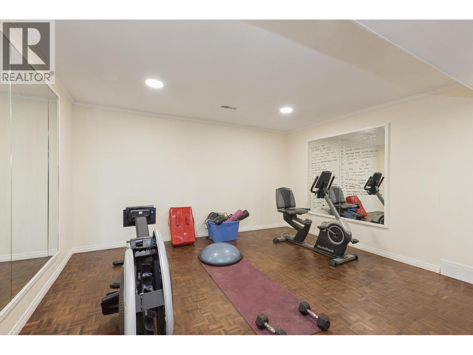 704 MAURELLE COURT, North Vancouver