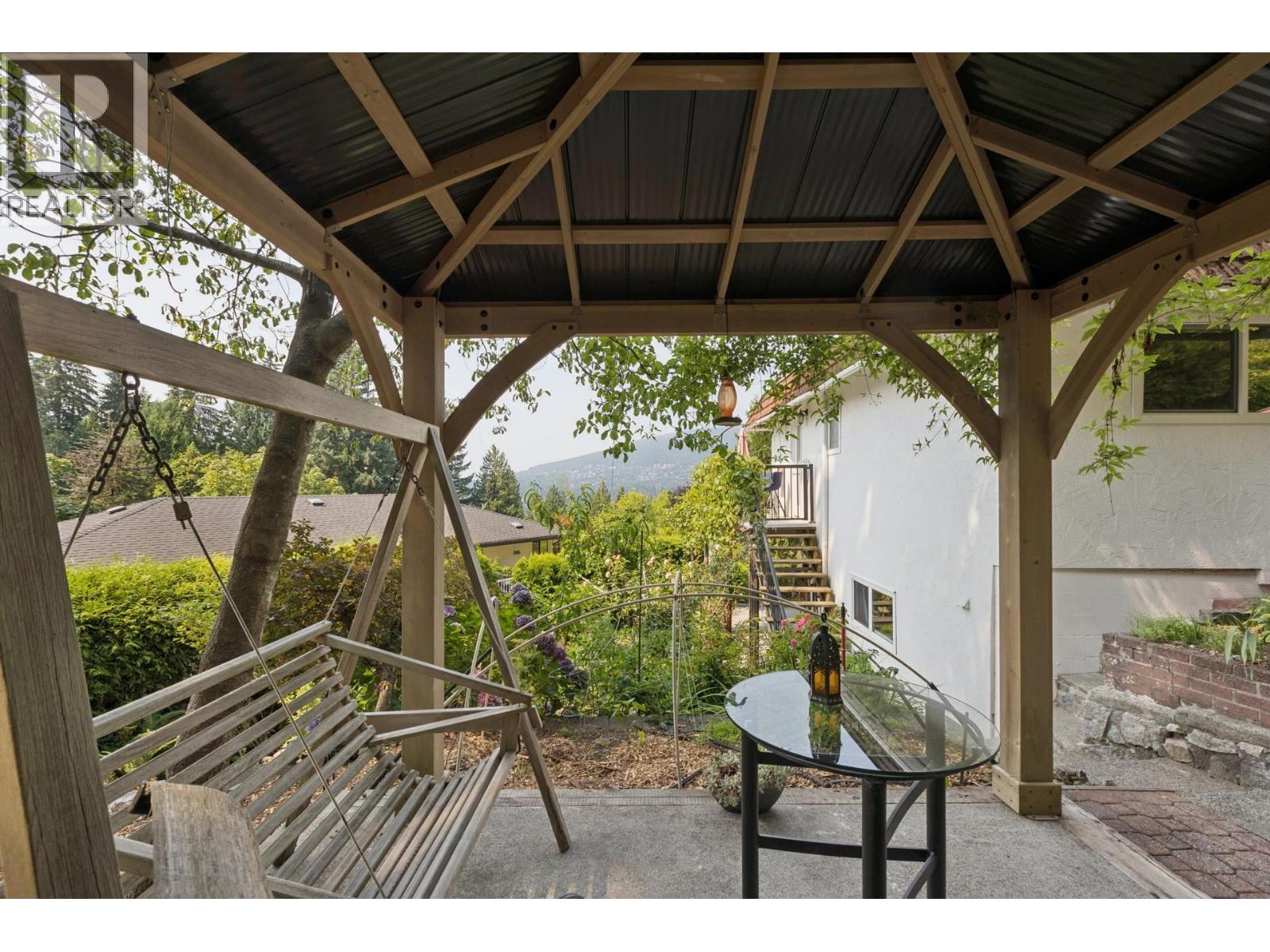 704 MAURELLE COURT, North Vancouver