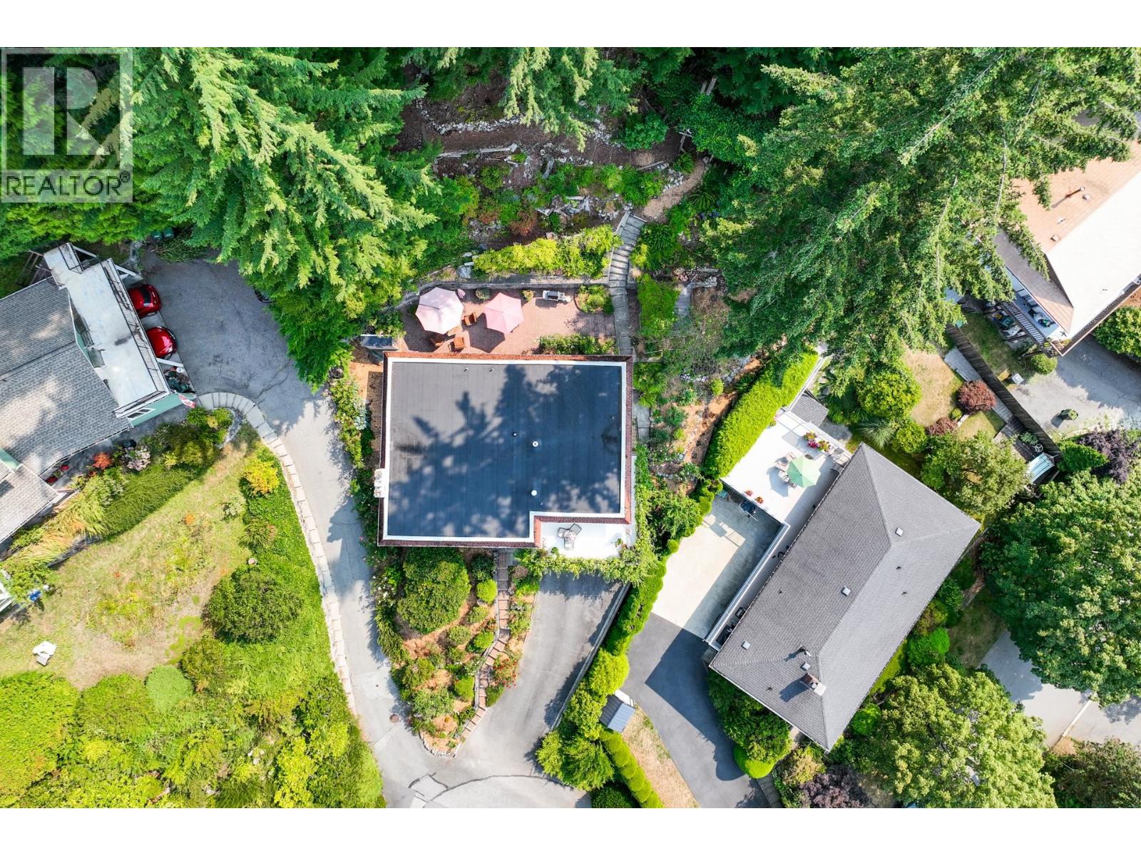 704 MAURELLE COURT, North Vancouver