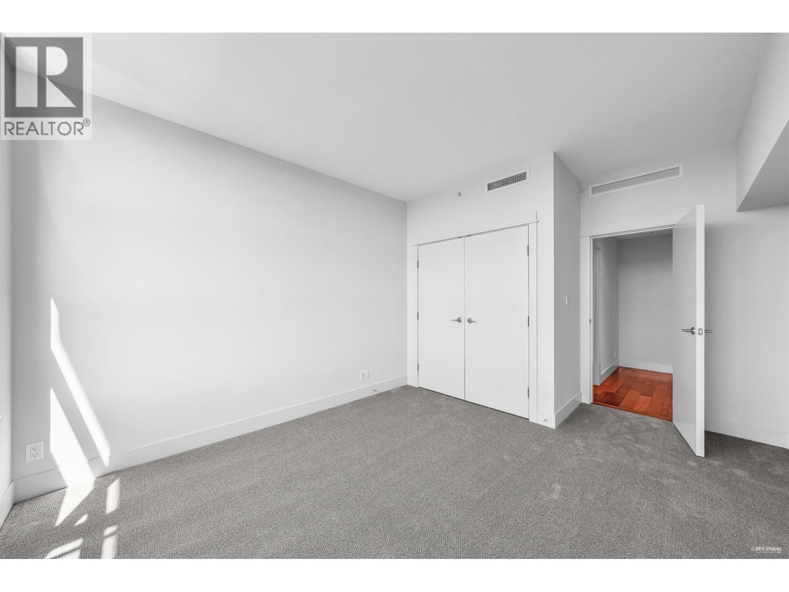 1102 3355 CYPRESS PLACE, West Vancouver
