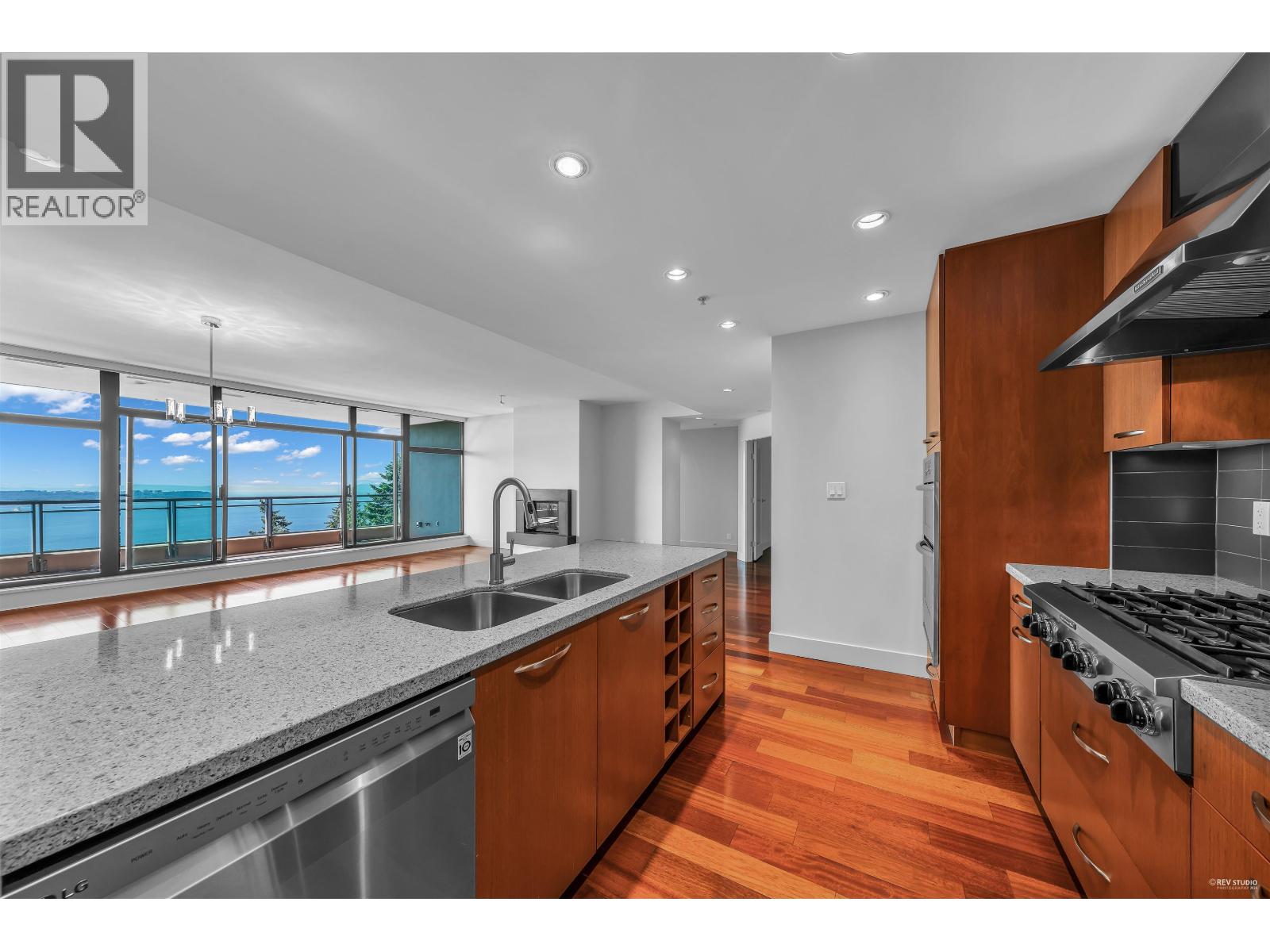 1102 3355 CYPRESS PLACE, West Vancouver