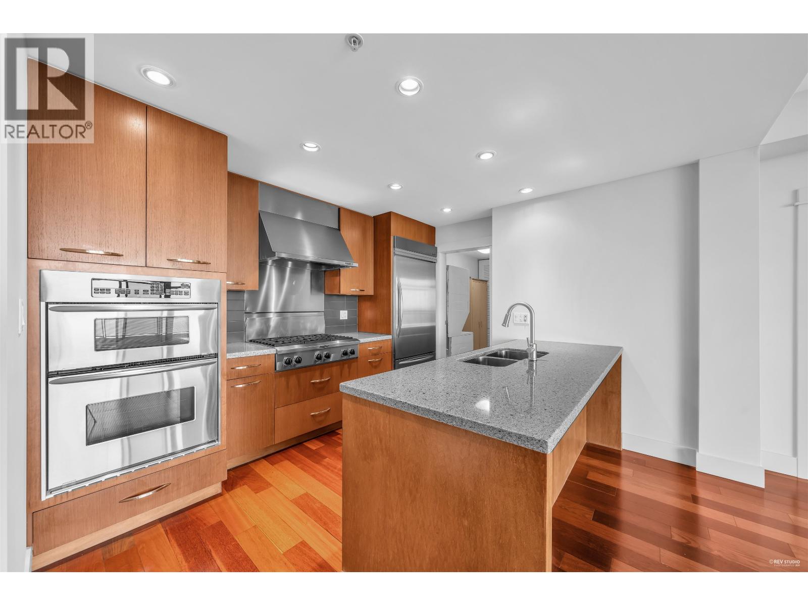 1102 3355 CYPRESS PLACE, West Vancouver