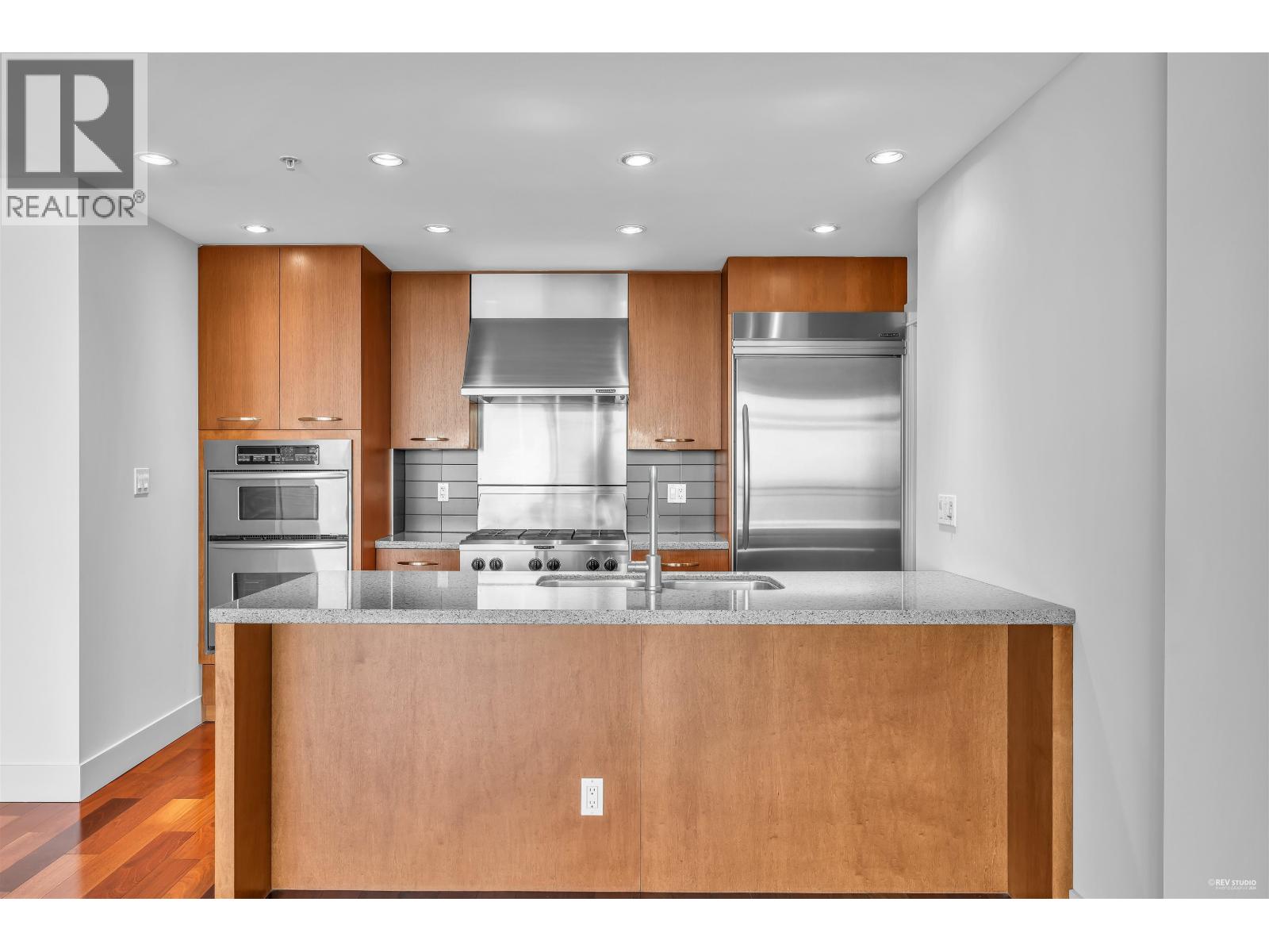1102 3355 CYPRESS PLACE, West Vancouver