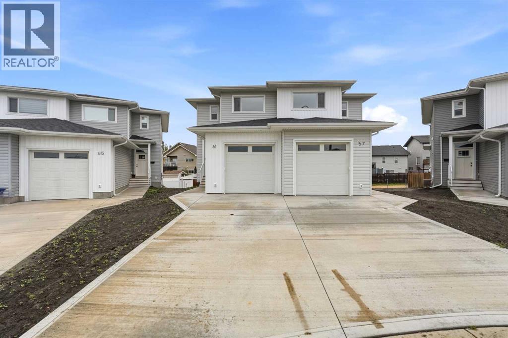 Property for sale at 73 Pinnacle Close